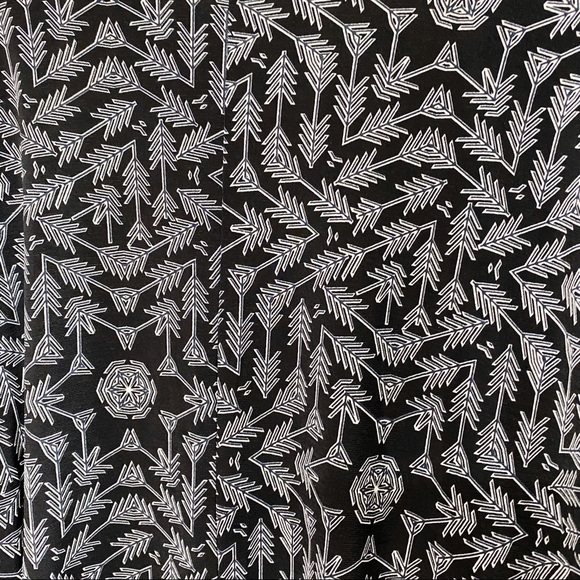 LULAROE Lindsay Arrow Kimono Small - Picture 4 of 4